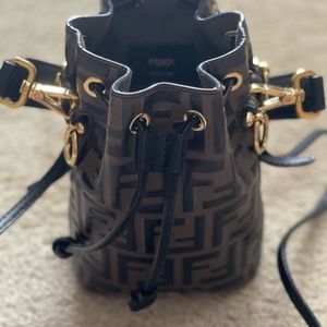 Fendi  Mon Tresor Bucket Mini